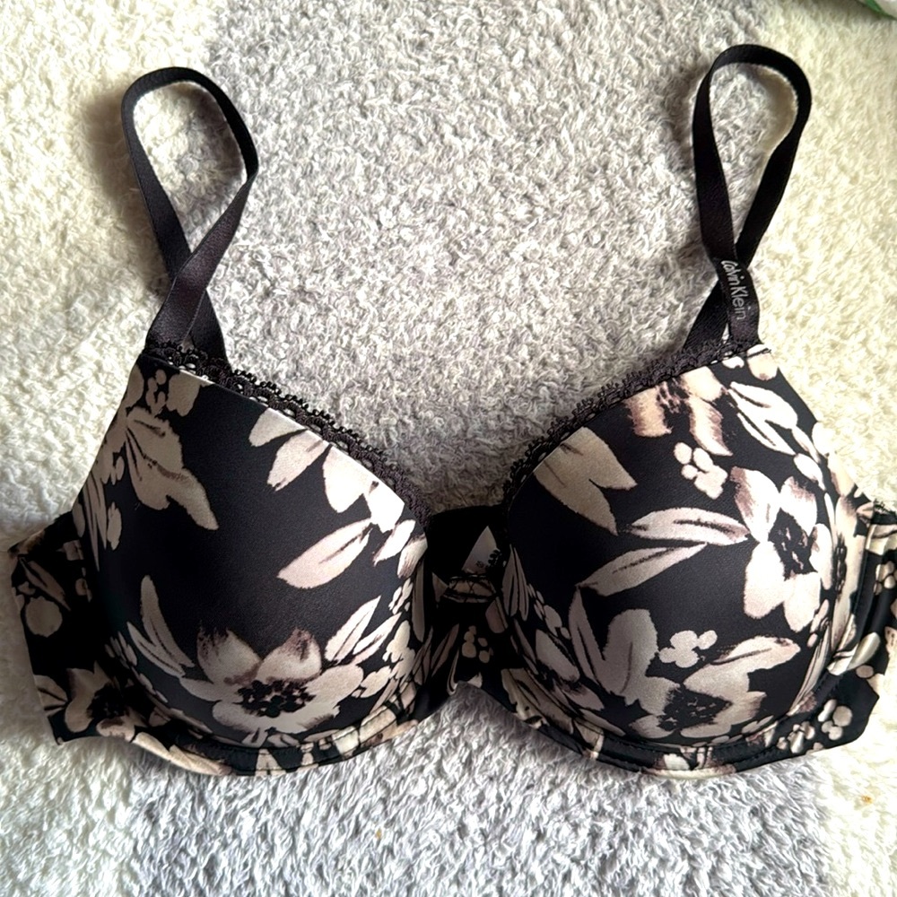 Calvin Klein Demi Underwire Bra Lace Trim Black/Cream Floral 36D